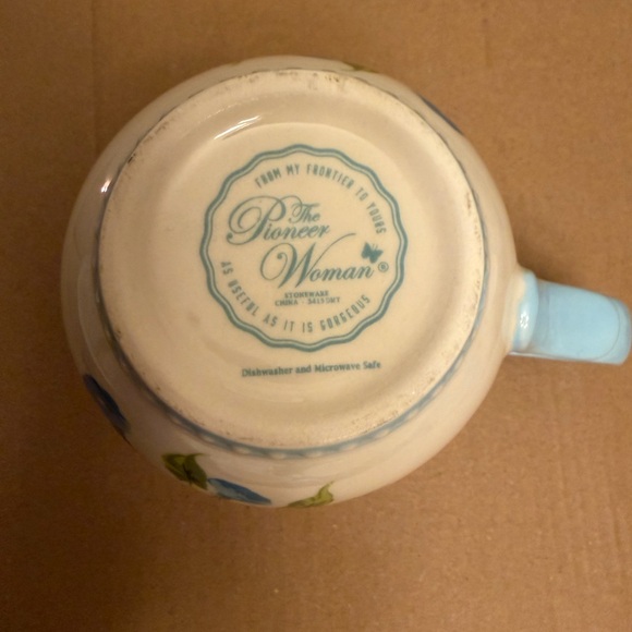 The Pioneer Woman Sweet Rose 14.5-ounce Stoneware Mug - Picture 6 of 7